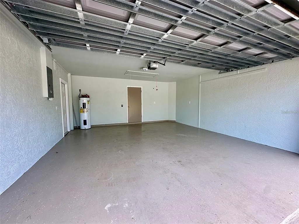 3 bed, 2.0 bath, 1740 sqft, $1,950 — Photo 3