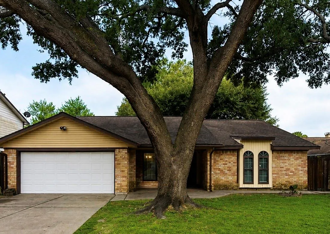 3 bed, 2.0 bath, 1748 sqft, $2,100 — Photo 2