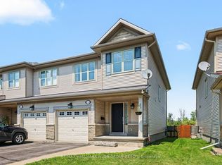 174 Trail Side Cir, Ottawa, ON K4A 5B3