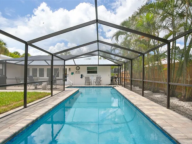 211 Island Cir — Photo 31