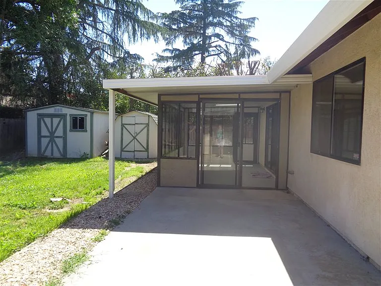 911 Mariposa Dr — Photo 10