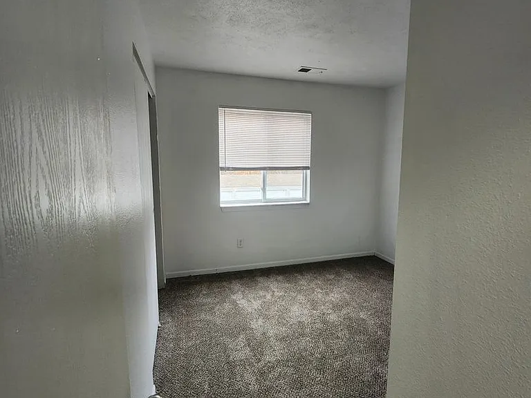 Hidden Bluffs Apartments — Photo 20