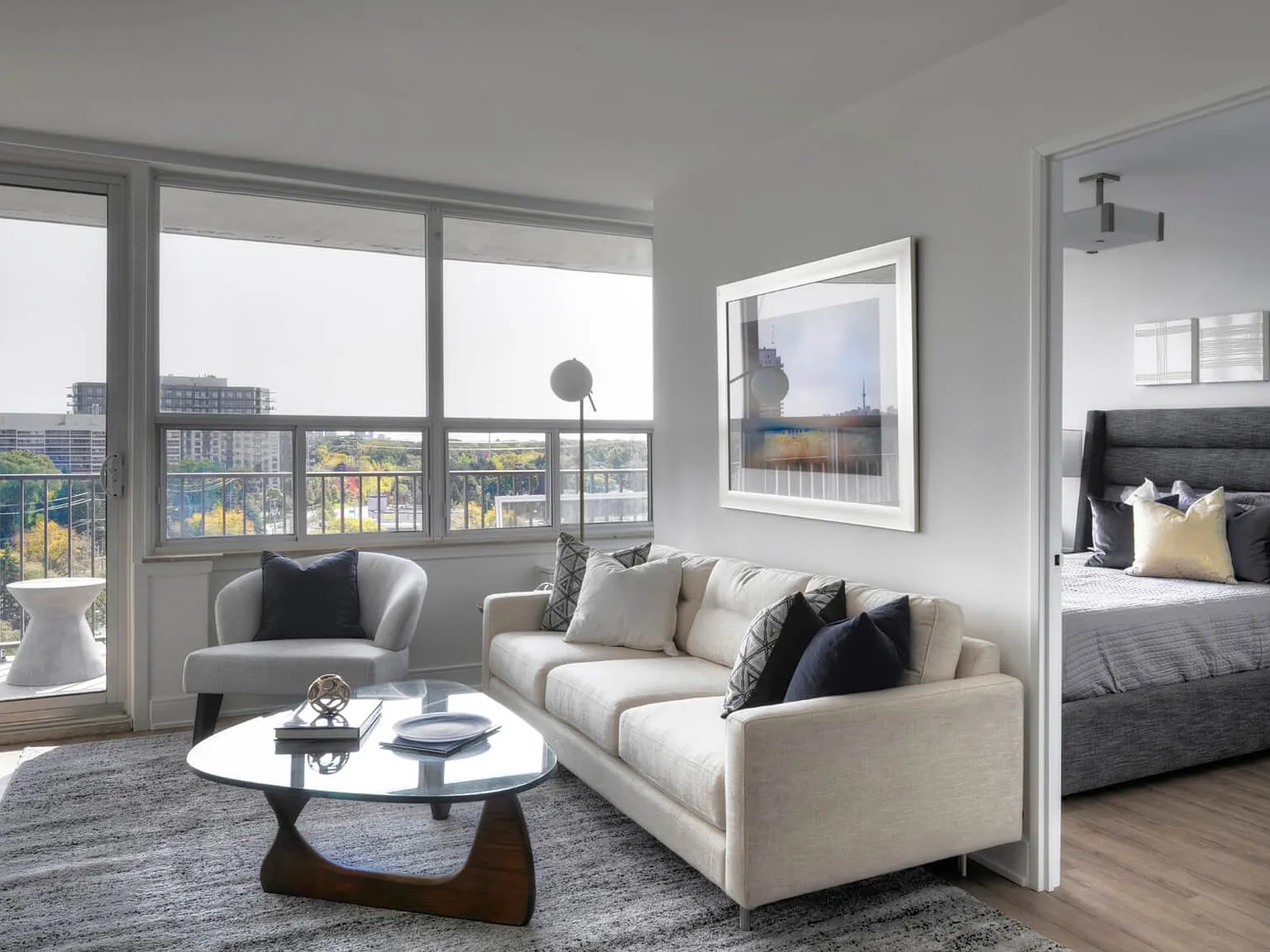 289 The Kingsway Toronto — Photo 1