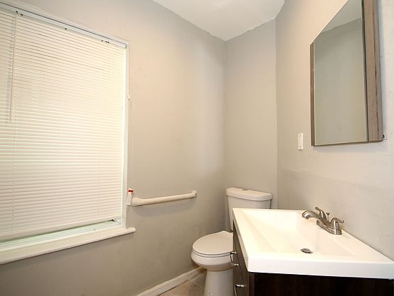 5th image of 42 Walnut St Floor 1