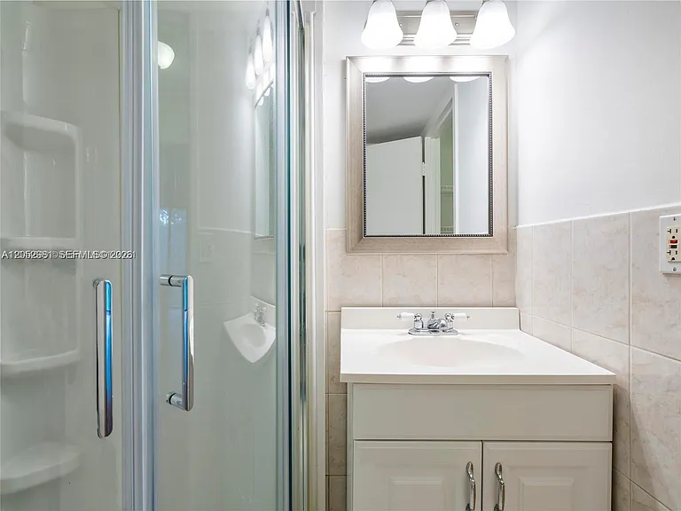 5801 Washington St #10 — Photo 19
