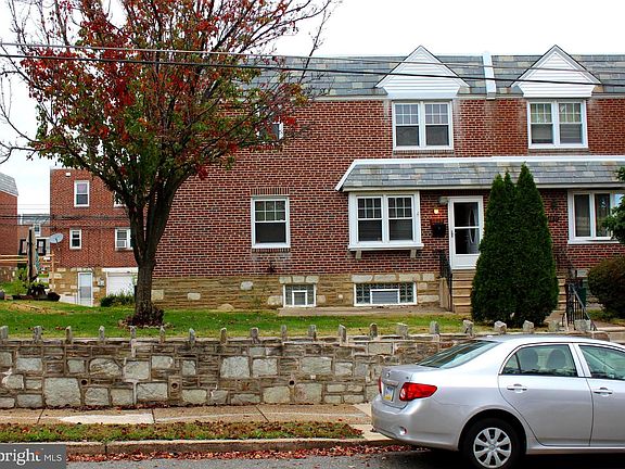 2nd image of 1829 Oakmont St