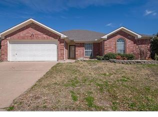 335 McMurtry Dr, Arlington, TX 76002