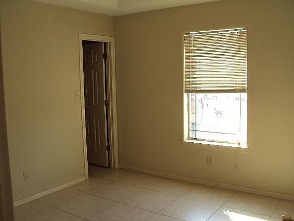 3rd image of 205 S Glasscock Blvd APT 3