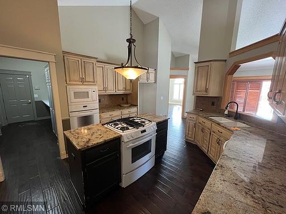 5th image of 2005 Great Oaks Dr