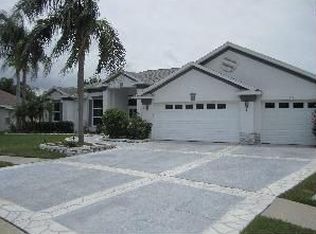 1534 Crooked Stick Dr, Valrico, FL 33596