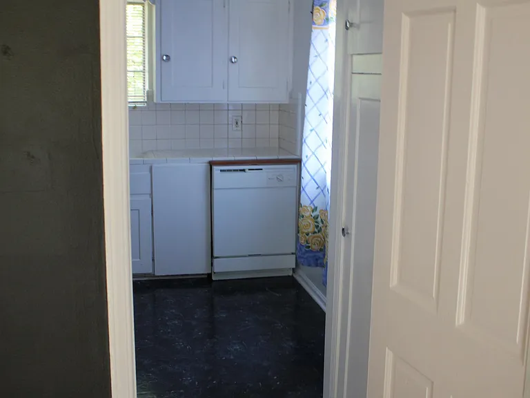 2527 Buckingham Ave — Photo 7