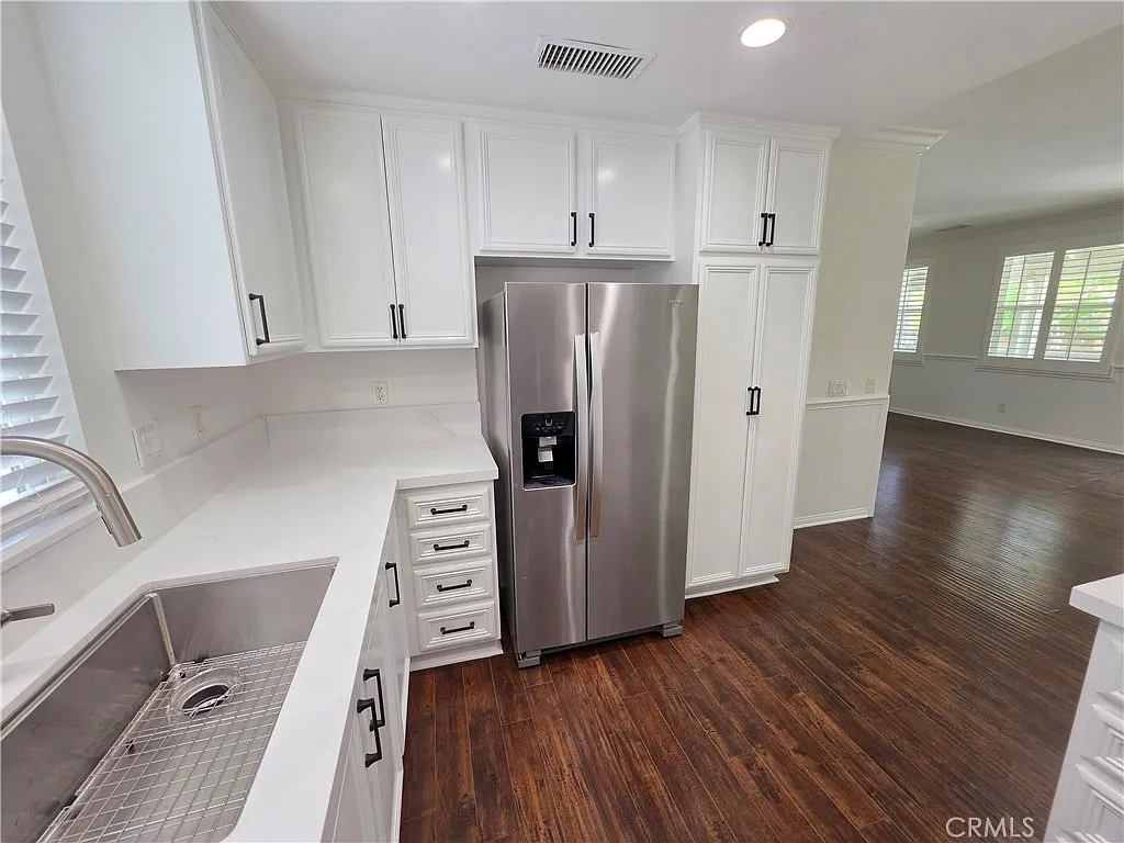 2 bed, 2.5 bath, 1294 sqft, $3,800 — Photo 2