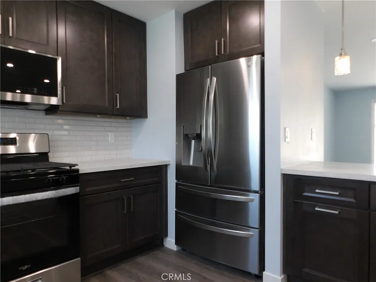 2737 Burly Ave — Photo 3