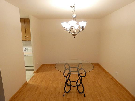 3rd image of 120 Lakeview Dr APT 104