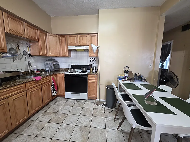 9 Shepherd Ave #2 — Photo 3