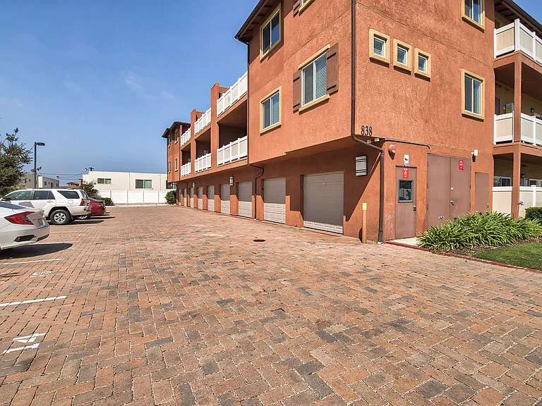 838 N Palm Ave #A-204 — Photo 22