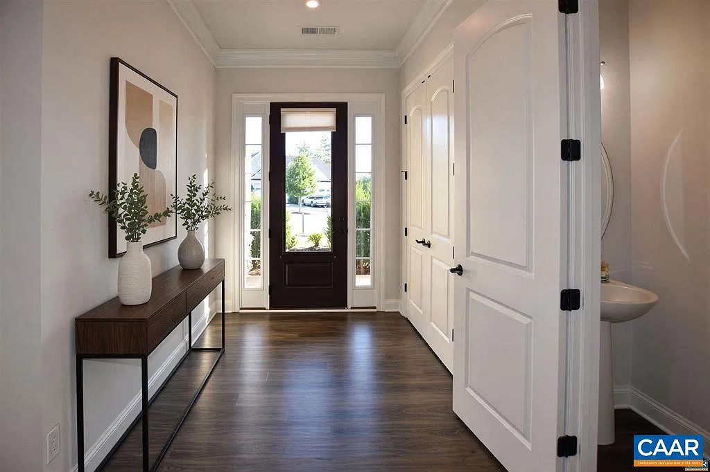 3 bed, 2.5 bath, 2403 sqft, $2,700 — Photo 2