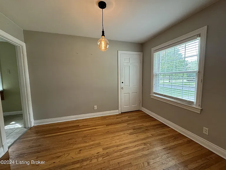 249 Norbourne Blvd — Photo 6