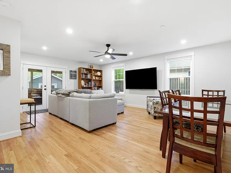 1227 Clagett Dr — Photo 13