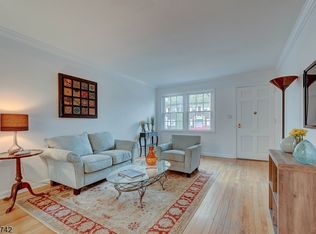 68 Meadowbrook Pl, Maplewood, NJ 07040