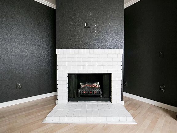 3rd image of 1526 Aurora Ave N APT D