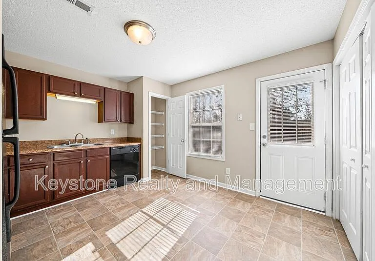 816 Oak Arbor Ct #C — Photo 6