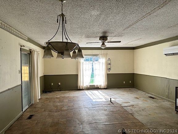 4th image of 906 S Powell Ave