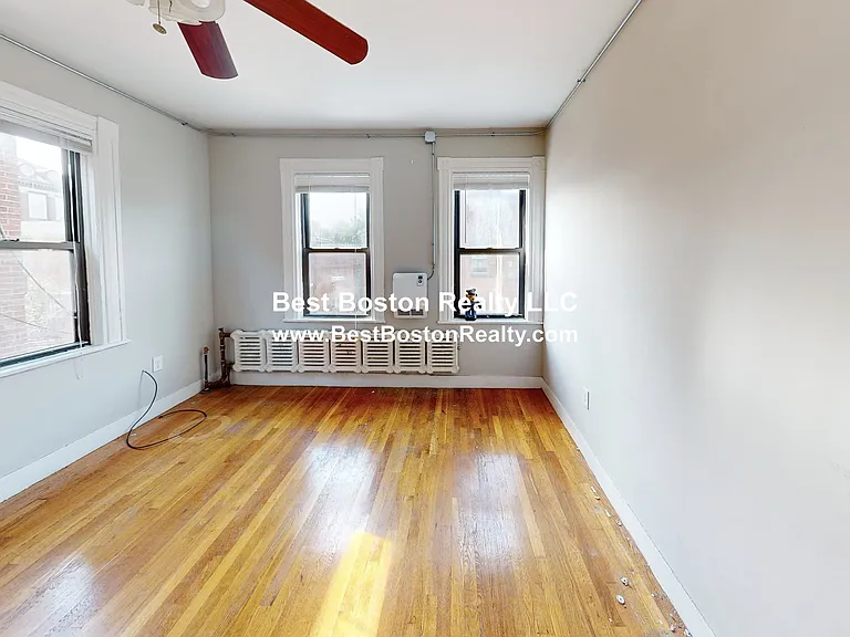 48 John F Kennedy St #15 — Photo 5