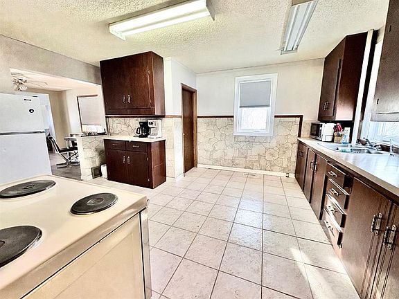 3rd image of 110 S 1st Ave W