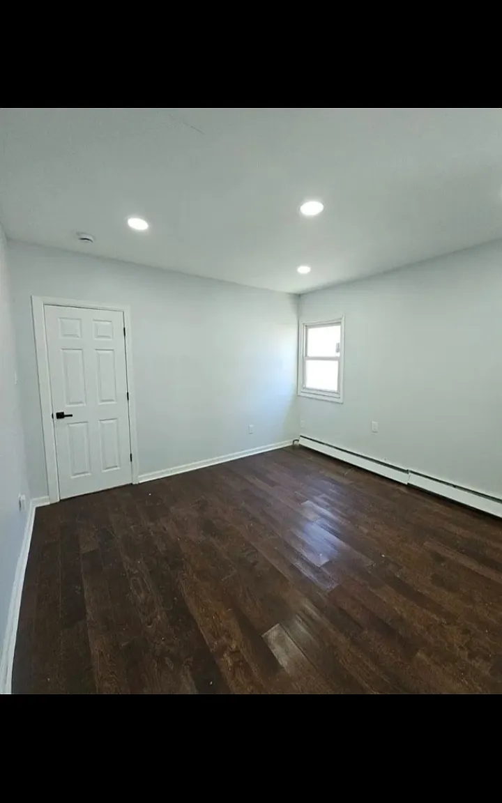 4 bed, $2,400 — Photo 3