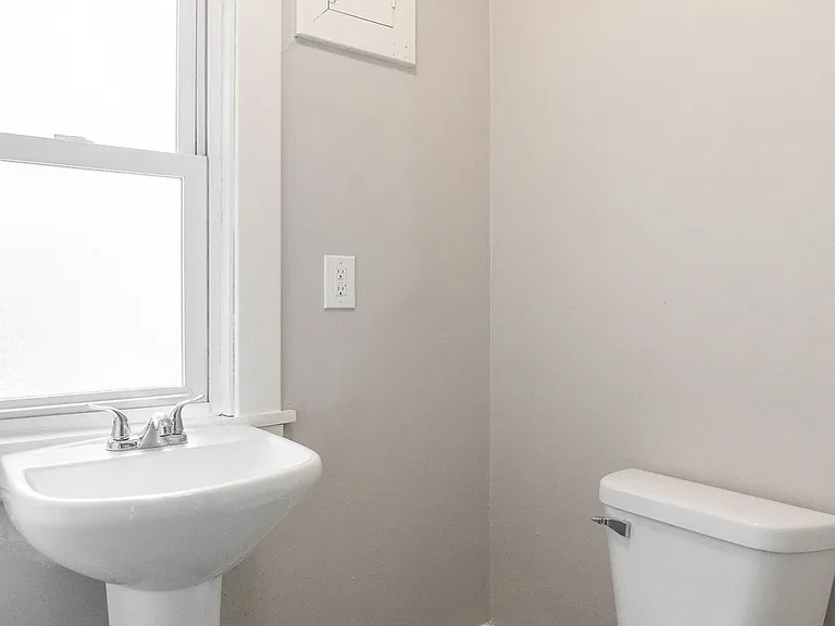 1606 Concordia Ave — Photo 14