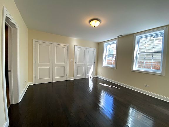 4th image of 2919 N Avers Ave #1