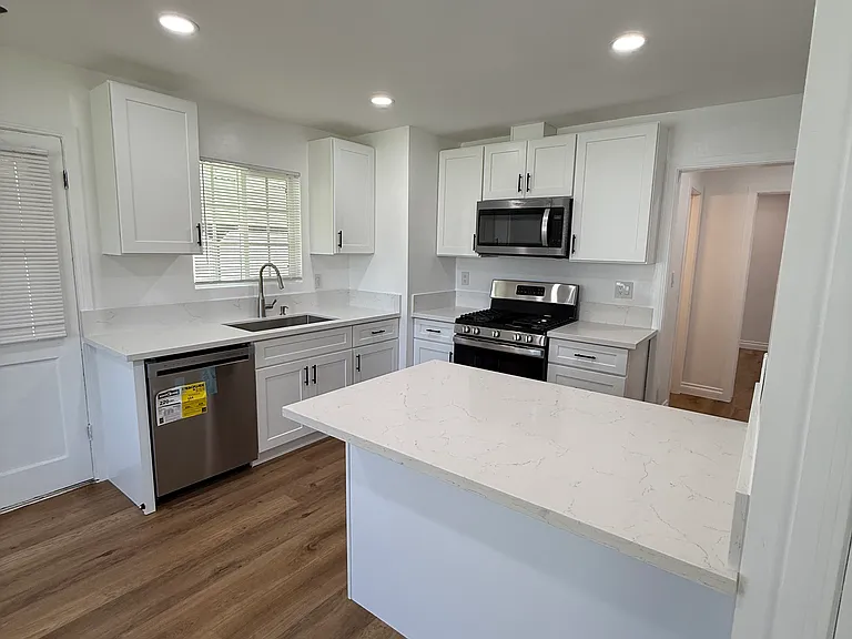 4316 Howard Ave — Photo 2