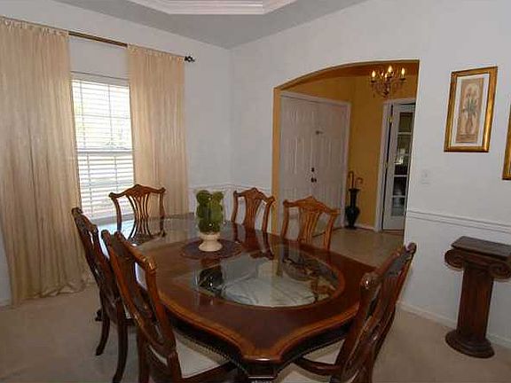 4th image of 704 Treetop Ln