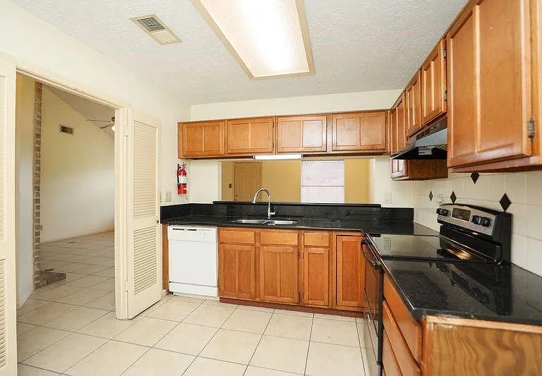 8215 Summer Quail Dr — Photo 16