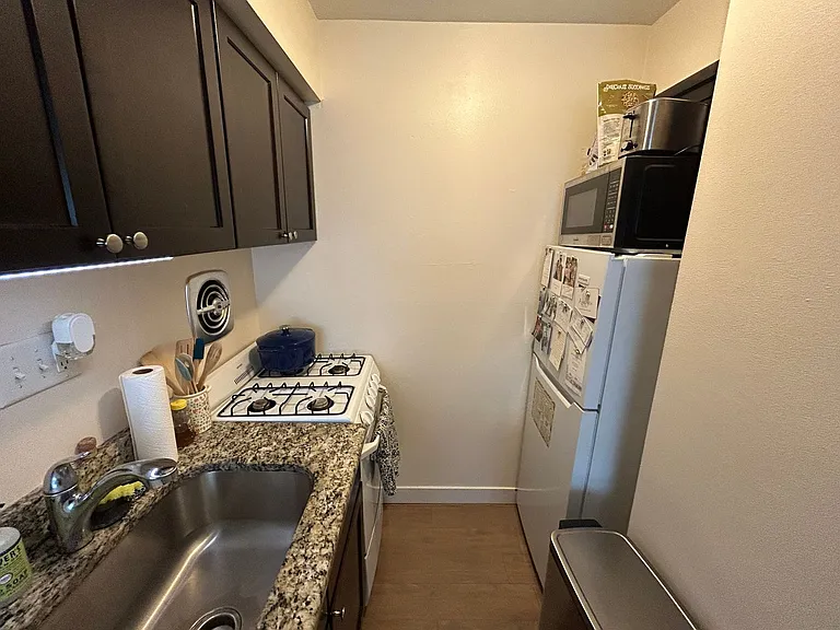 1535 N Van Buren St — Photo 14