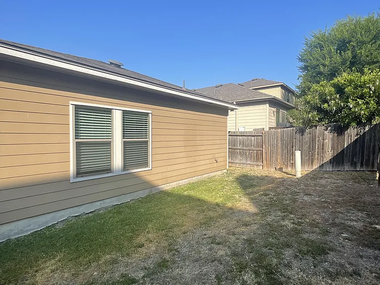 7214 Sunny Day — Photo 33