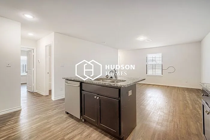 3515 E Colgate St — Photo 5