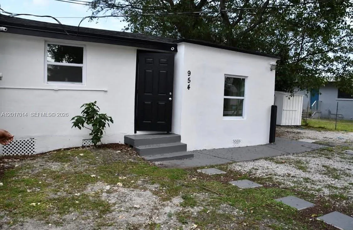 Stephen Manor — Photo 1