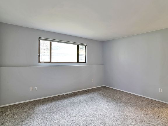 5th image of 9606 241st Pl SW