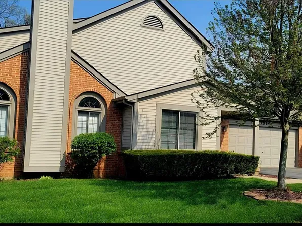 1004 Elmwood Dr, Brighton, MI 48116