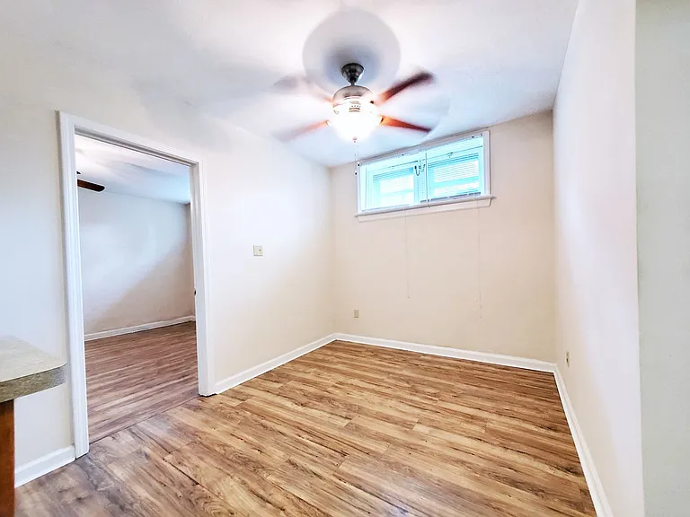 Lee-Yorkshire Apartments — Photo 12