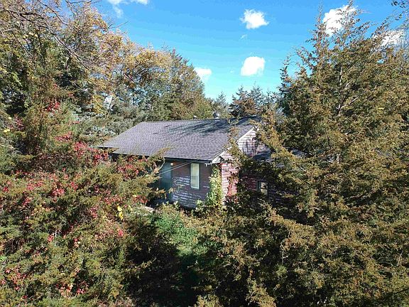 5th image of 301 S Hackett Rd