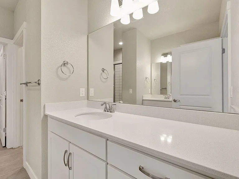 820 Schlagel St #7 — Photo 14