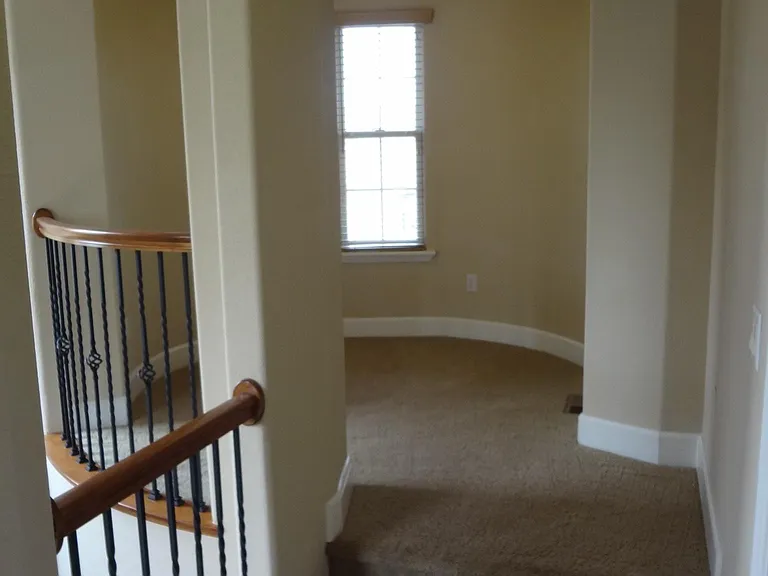 1123 Montague Ln — Photo 26