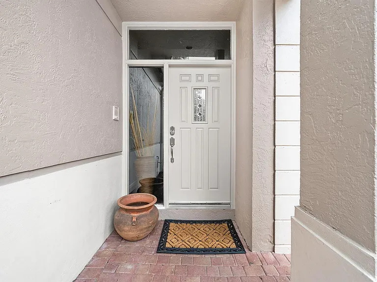 33 Monterey Pointe Dr — Photo 4