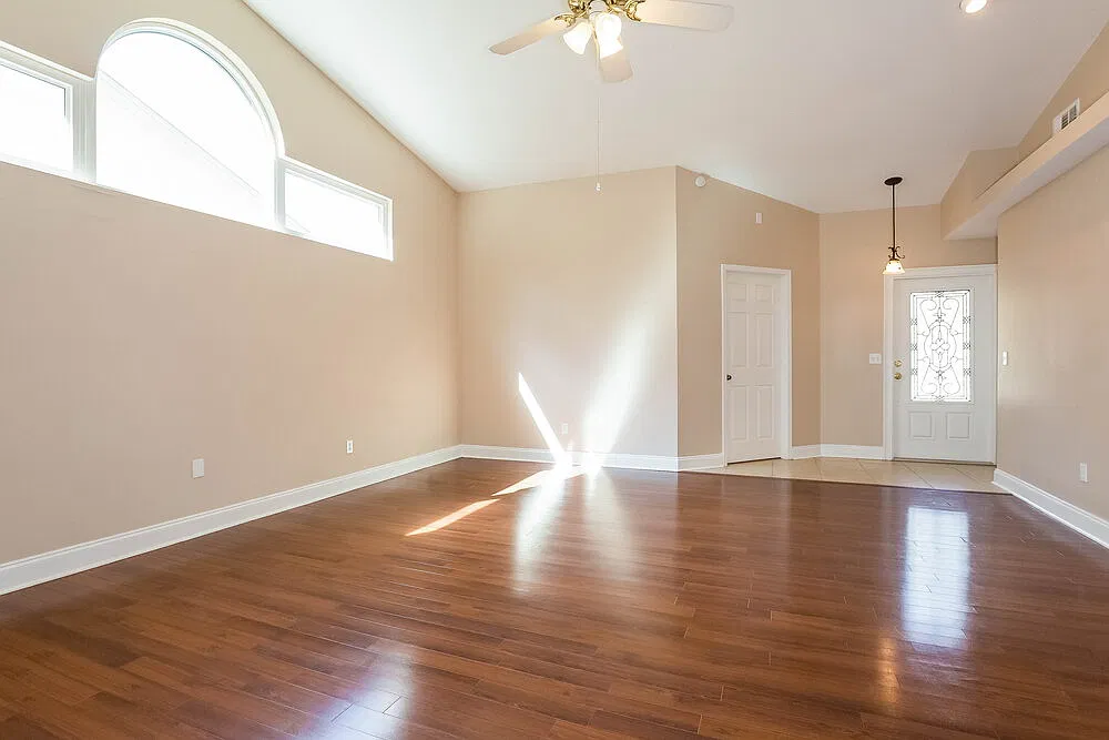 3 bed, 2.0 bath, 1277 sqft, $2,300 — Photo 3
