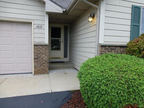 3rd image of 1413 Carriage Dr