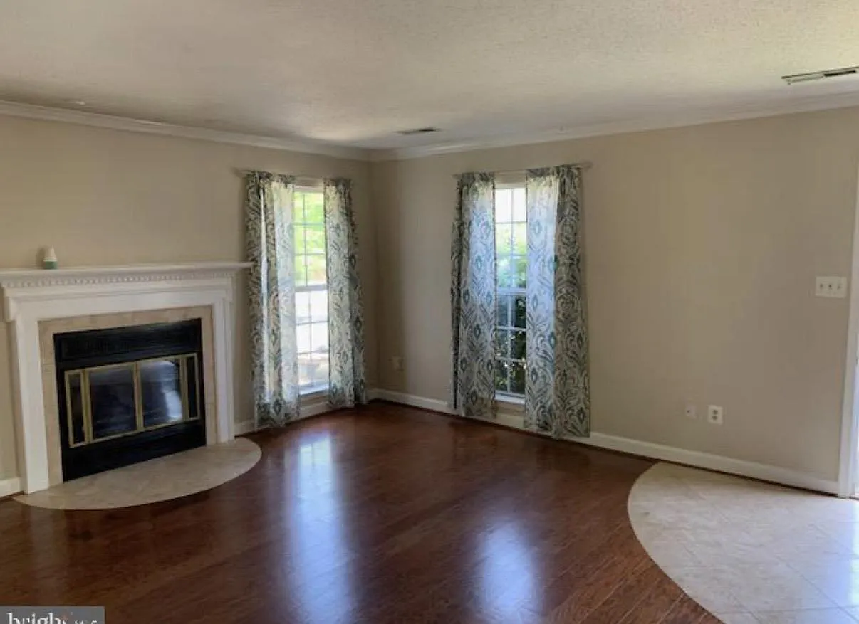3 bed, 1.5 bath, 1182 sqft, $2,500 — Photo 4