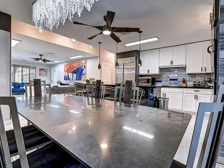 121 W Balboa Dr — Photo 42
